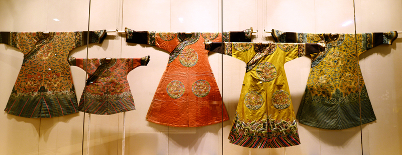 Garments from Ming and Qing dynasties on display