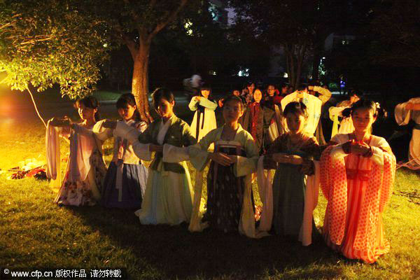 Qixi: Enjoy traditional festival the ancient way