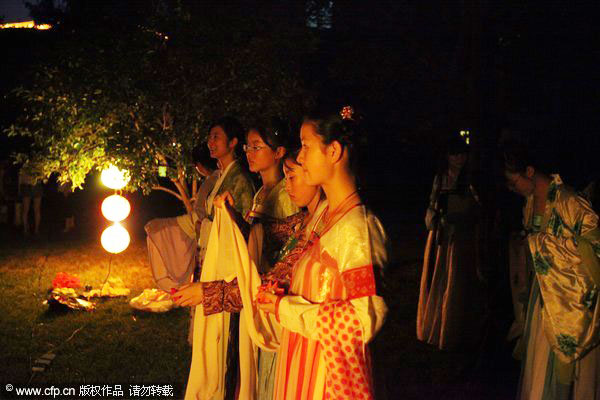 Qixi: Enjoy traditional festival the ancient way