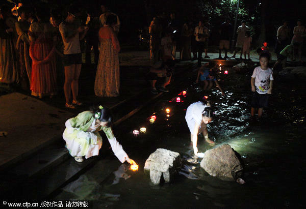 Qixi: Enjoy traditional festival the ancient way