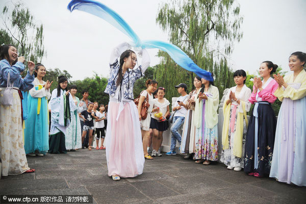 Qixi: Enjoy traditional festival the ancient way