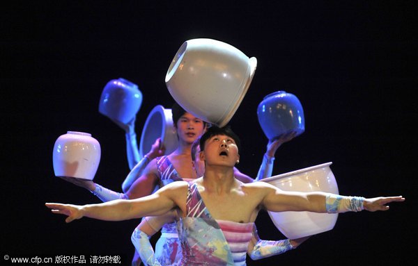 Acrobatics competition stuns Chongqing