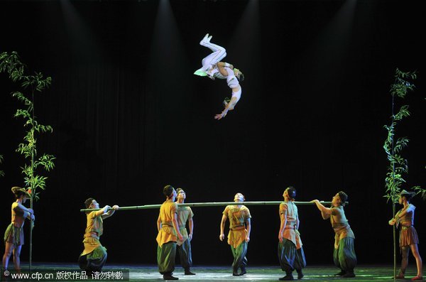 Acrobatics competition stuns Chongqing