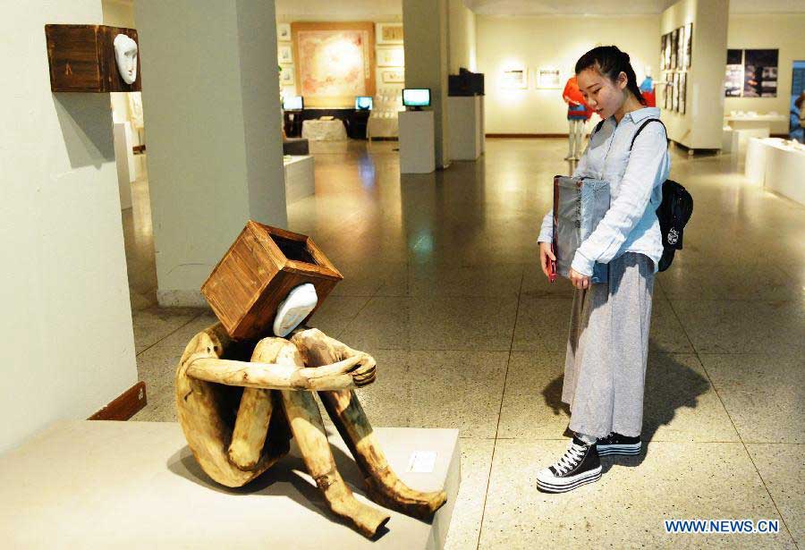Art works of 2013 college graduates exhibited in Hangzhou
