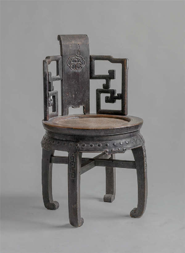 Ancient Chinese seats on display at World Art Museum