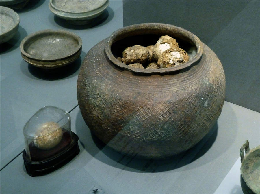 Nanjing museum exhibits odd-shaped relics