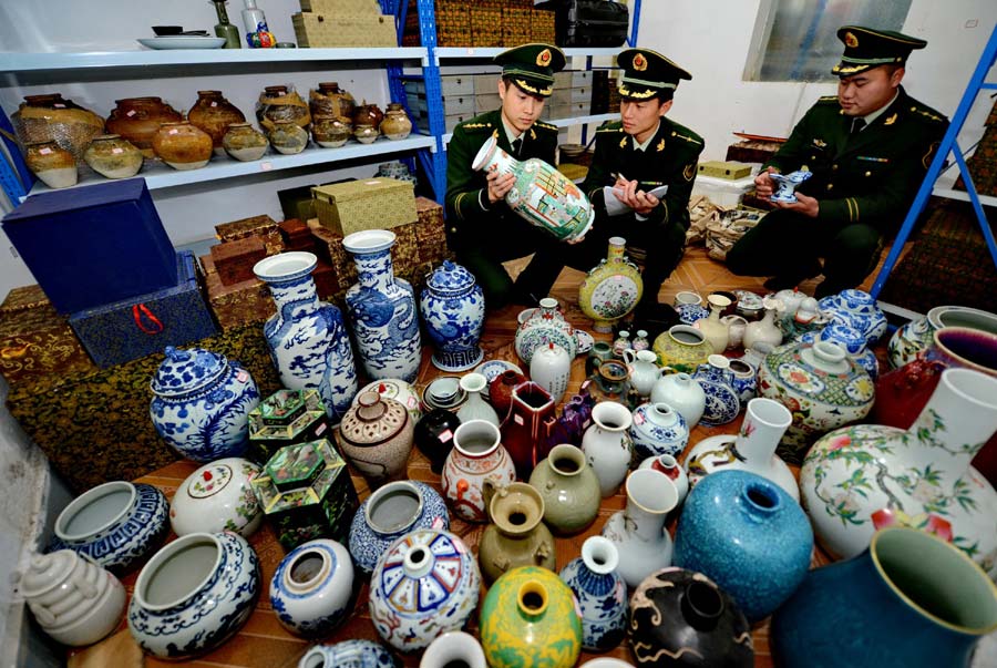 Cultural relics seized by border policemen in SE China