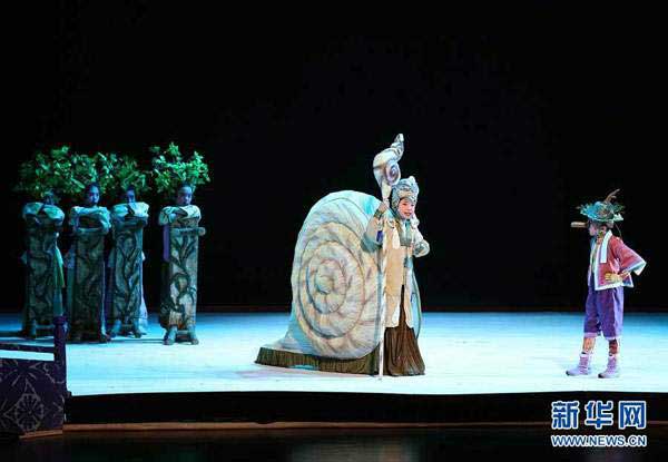 Pinocchio sings Peking Opera