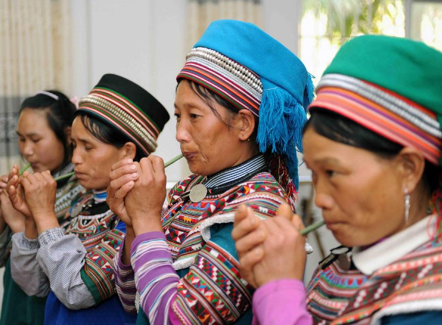 Hani women rehearse for folk dance