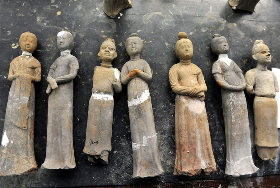 The art of restoring terracotta figurines