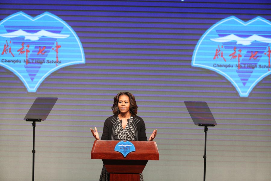 US first lady tries tai chi