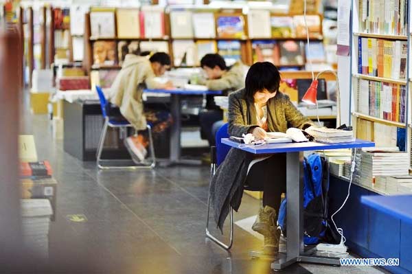 Beijing's first 24-hr bookstore turns first page