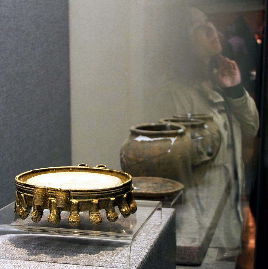 Relics from tomb of Sui Dynasty's Emperor Yang on display