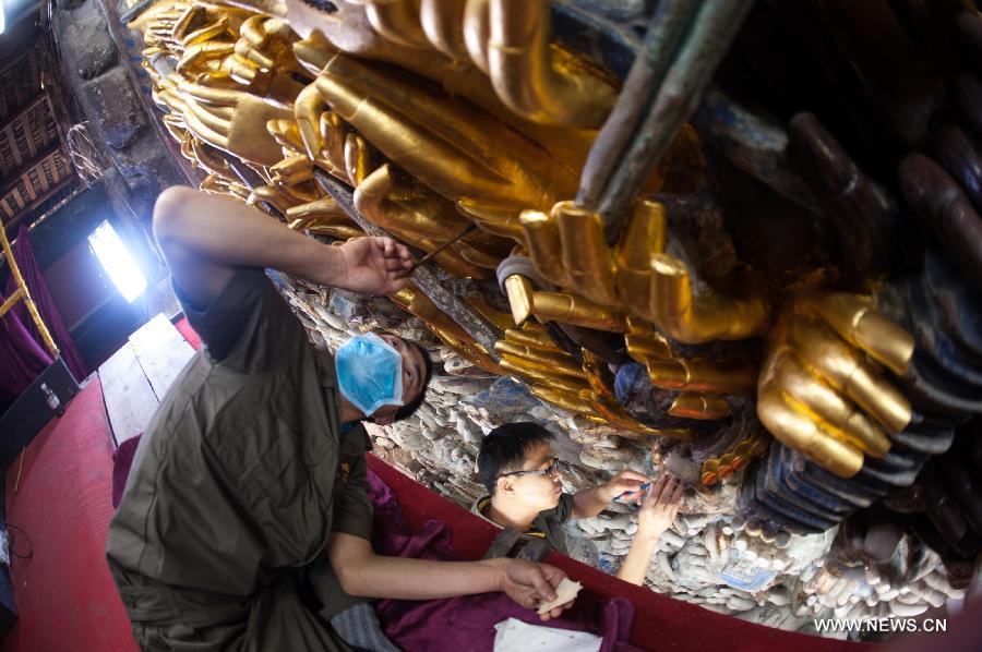 Restoration for sculpture of Qianshou Guanyin underway in Chongqing