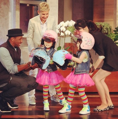 Adorable twin sisters debut on Ellen Show