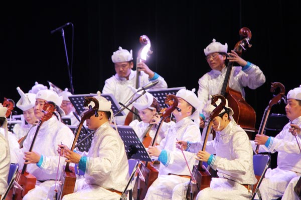 Matouqin instrument joins orchestra