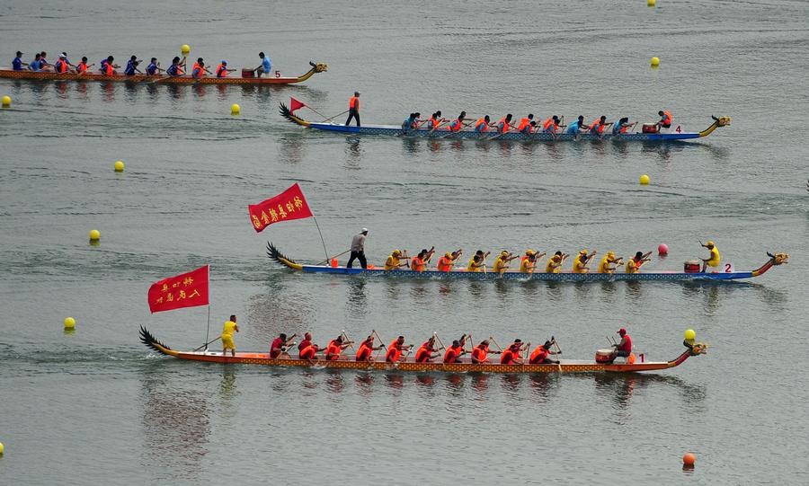 Dragon boat race held in China's Hubei