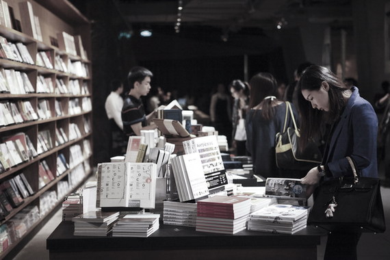 Glance at bookstores for foreign bookworms