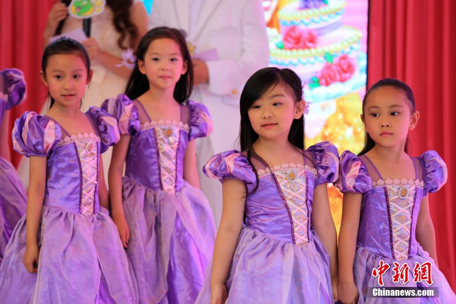 Chinese girls crowned the 'Little Disney Princess'