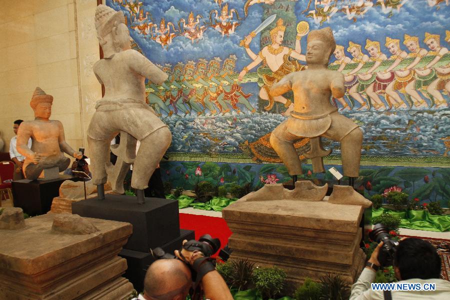 Cambodia welcomes home 3 looted ancient statues