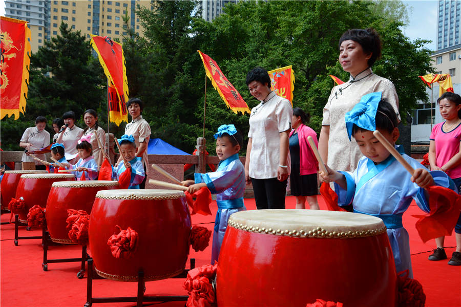 Children attend First Writing ceremony at Confucius Temple