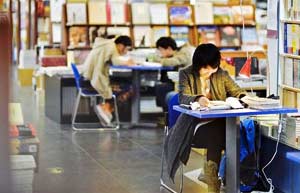 Trial of 24-hour bookstores begins in China's Xi'an