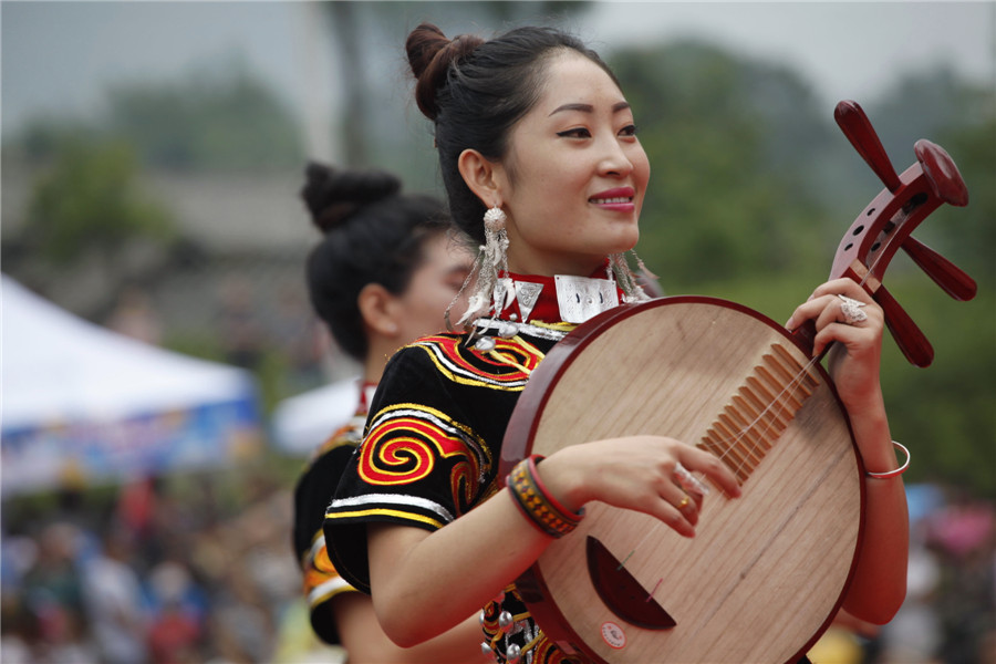 Yi people celebrate biggest festival