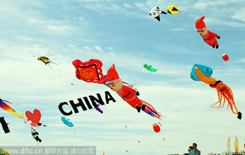 Kite festival kicks off in North China's grassland