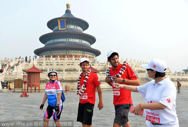 Frenchmen travel the Silk Road by bicycle