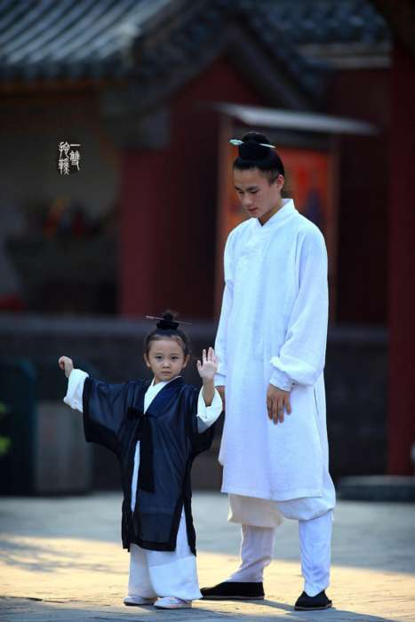 Cute photos of a little Taoist nun