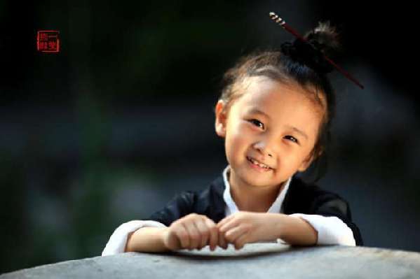 Cute photos of a little Taoist nun