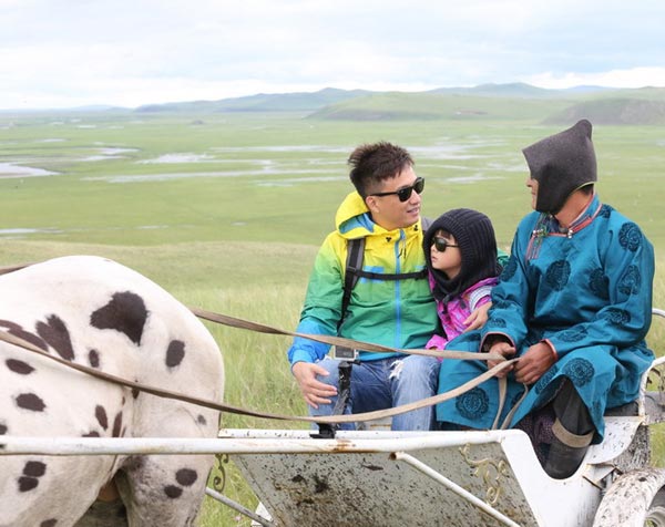 'Dad Where're We Going?' on Hulunbuir grassland