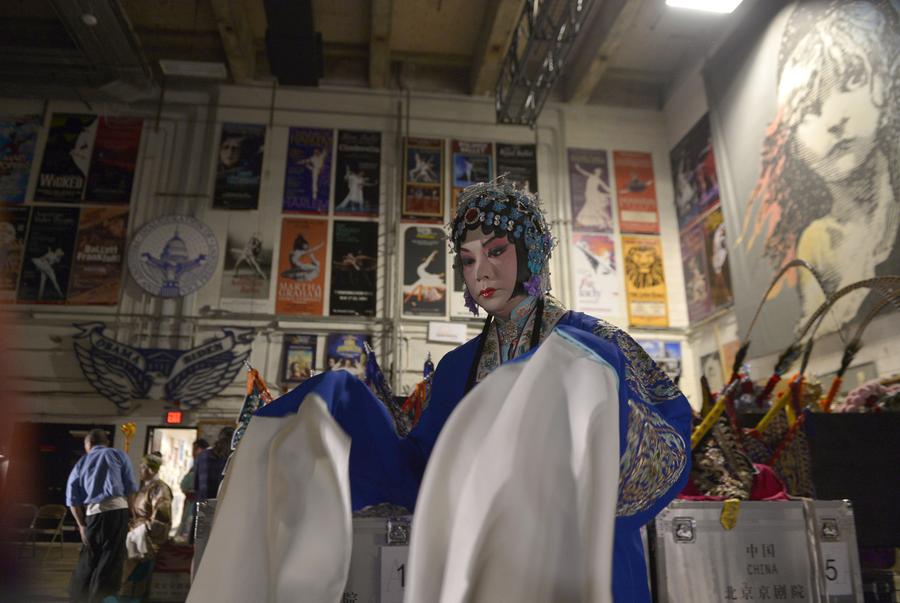 Man playing female role in Peking Opera