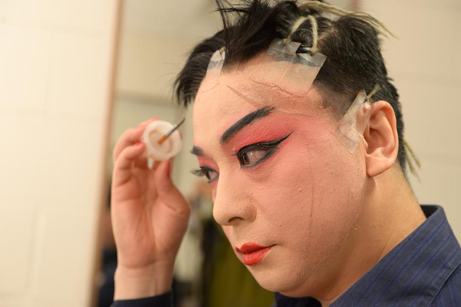 Man playing female role in Peking Opera