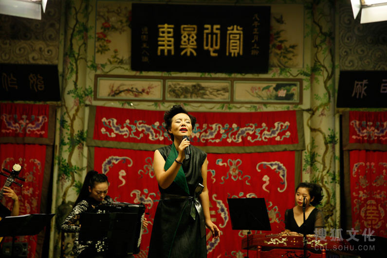 Poetry recital gala celebrates Mid-Autumn Festival