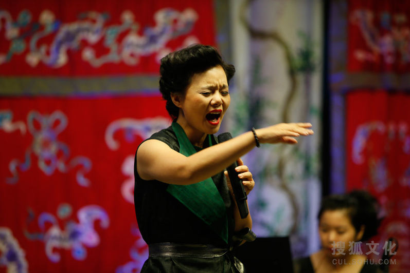 Poetry recital gala celebrates Mid-Autumn Festival