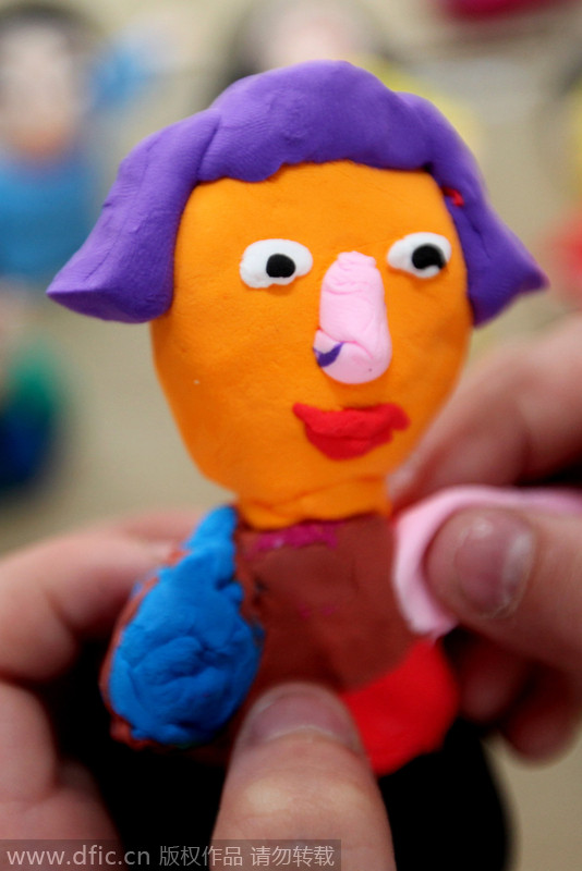 Handmade clay sculptures to welcome Teacher's Day