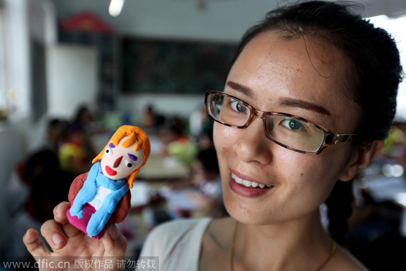 Handmade clay sculptures to welcome Teacher's Day