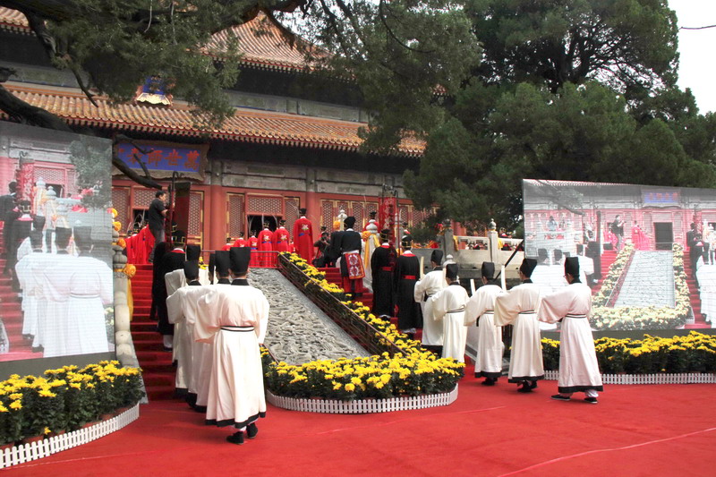 Ritual marks 2,565th birthday of Confucius