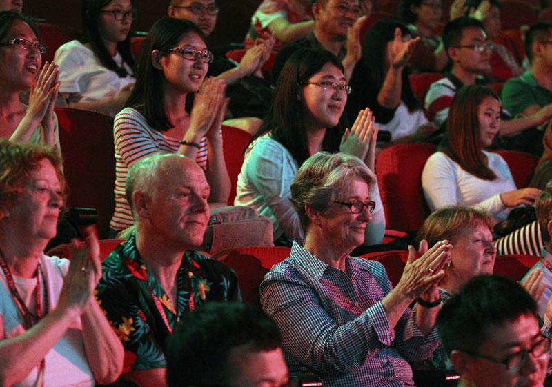 Sichuan Opera discovers the world's a stage