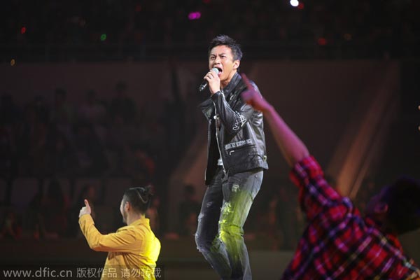 Zhang Bichen wins 3rd season of <EM>Voice of China</EM>