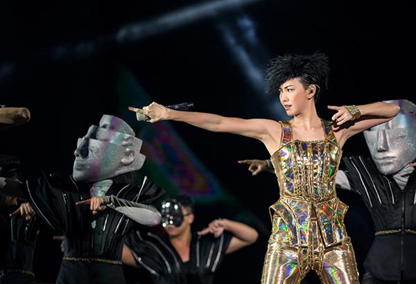 Stefanie Sun holds last concert of 2014 Asian tour