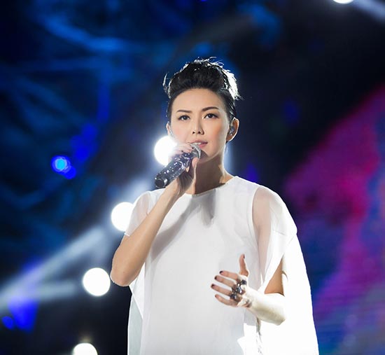 Stefanie Sun holds last concert of 2014 Asian tour