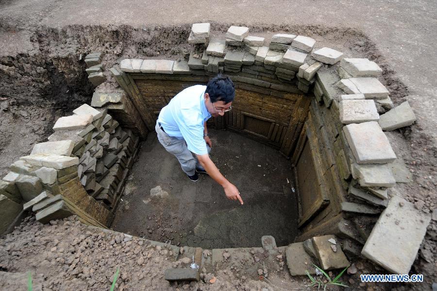 Historical relics unearthed in C China's Henan