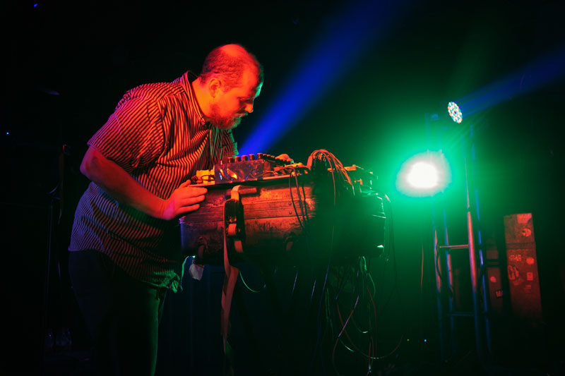 Dan Deacon bends genres, burns barriers at MAO Livehouse