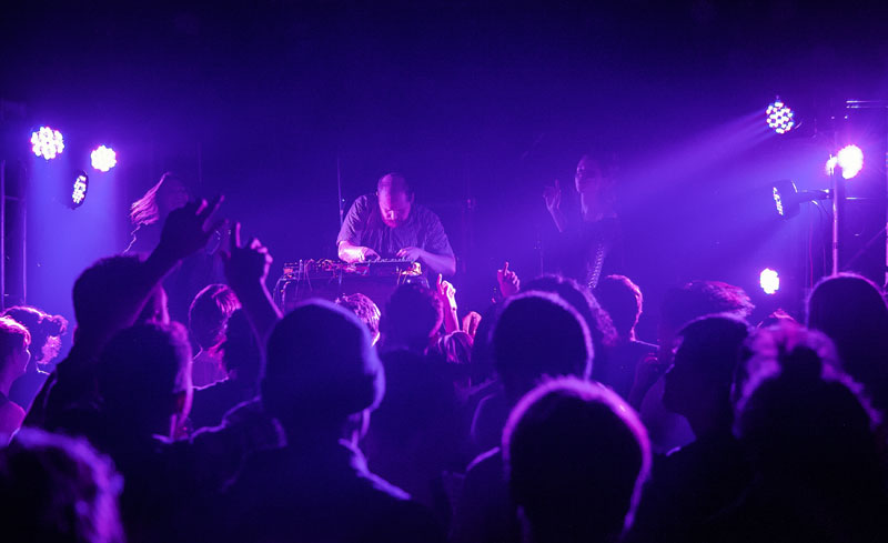 Dan Deacon bends genres, burns barriers at MAO Livehouse