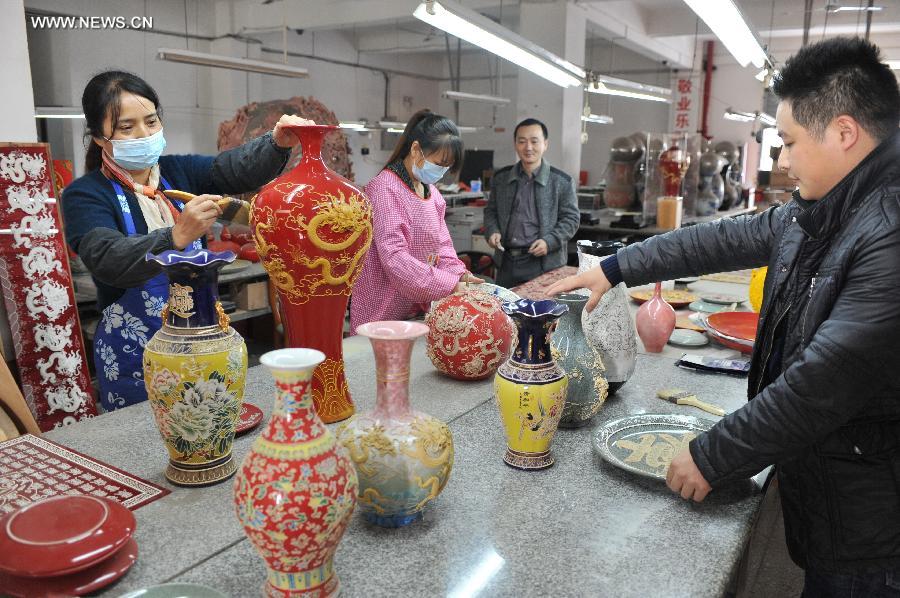 Lacquer thread sculpting listed as one of China's national intangible heritages