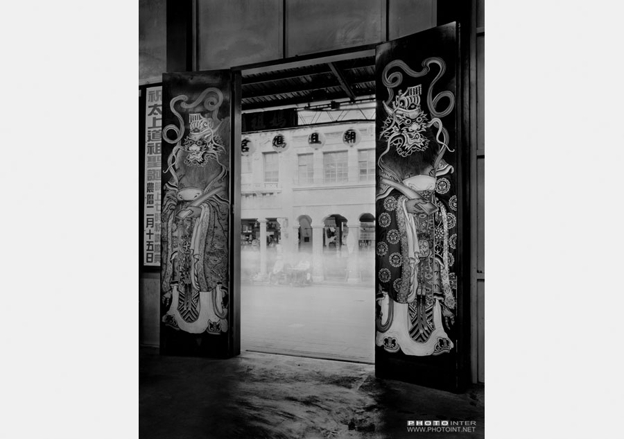 Ancestral temples and door gods of Chinese folk culture