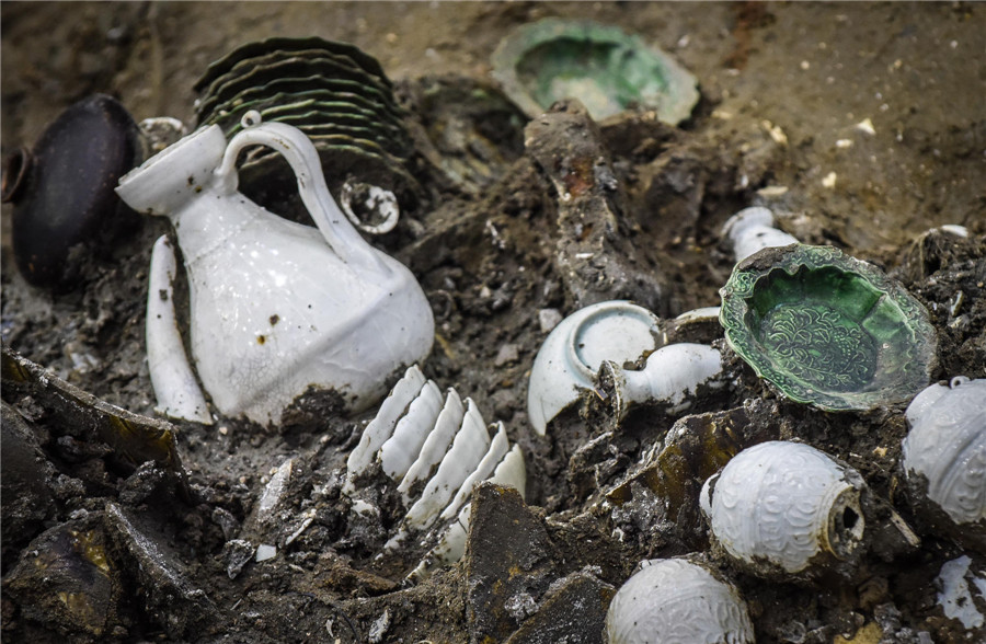 Massive porcelain finds on Nanhai One