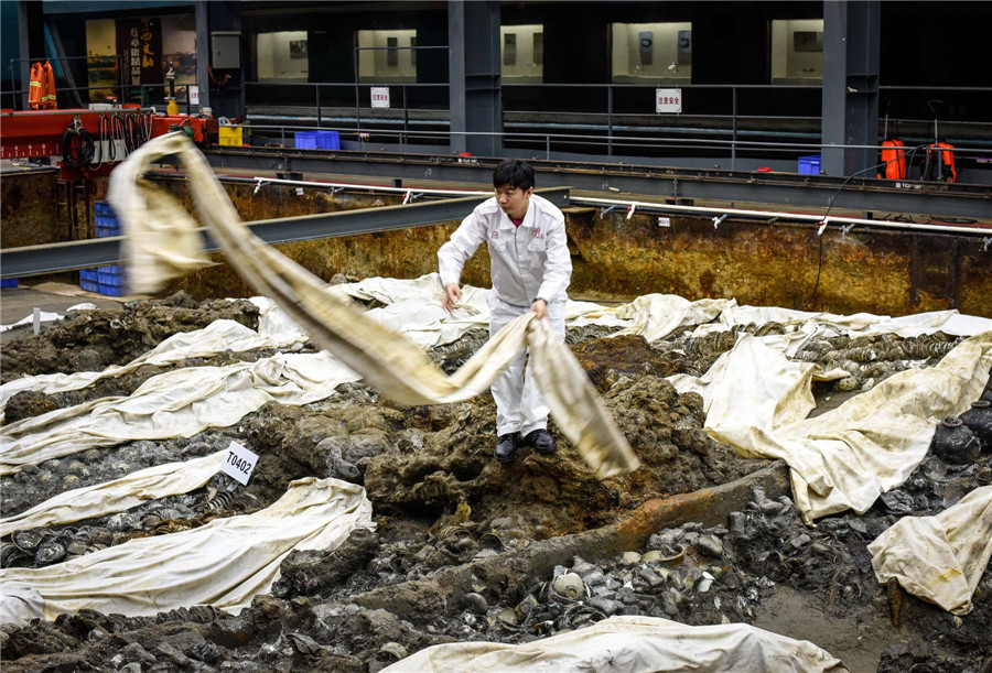 Massive porcelain finds on Nanhai One